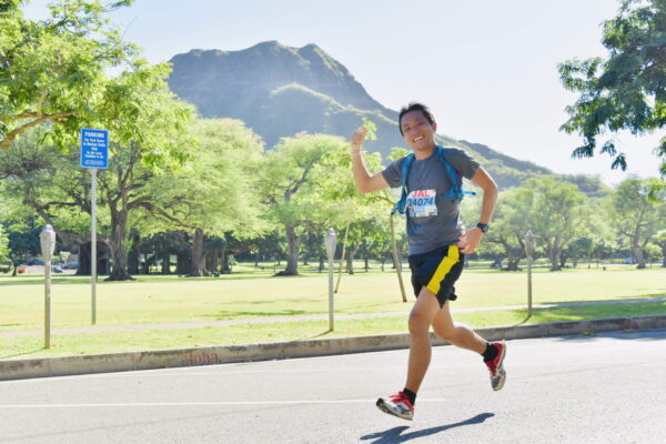 ホノルルマラソンのコース_ダイヤモンドヘッドを背景に