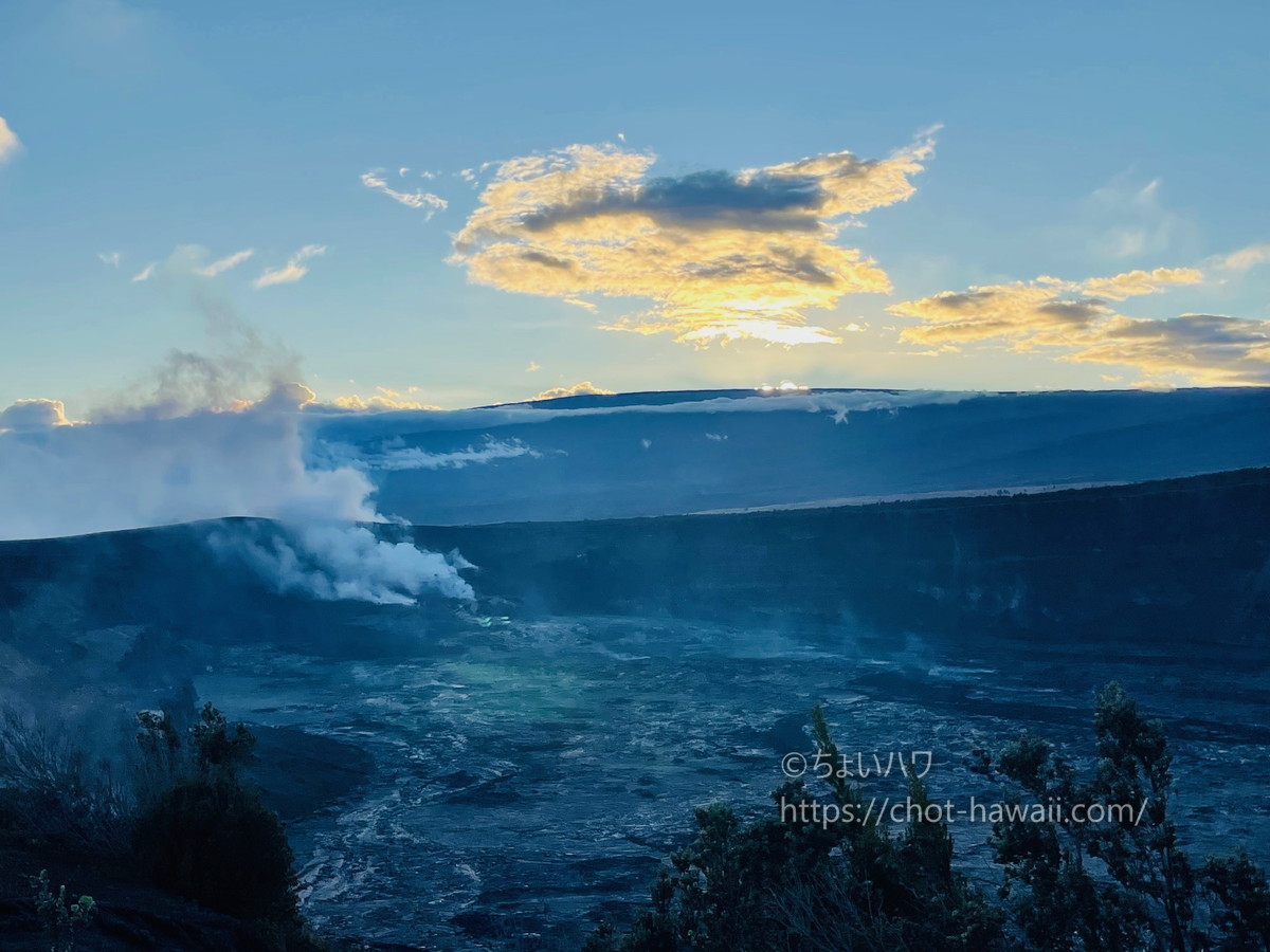 ハワイ火山国立公園（ボルケーノ）の日没シーン2
