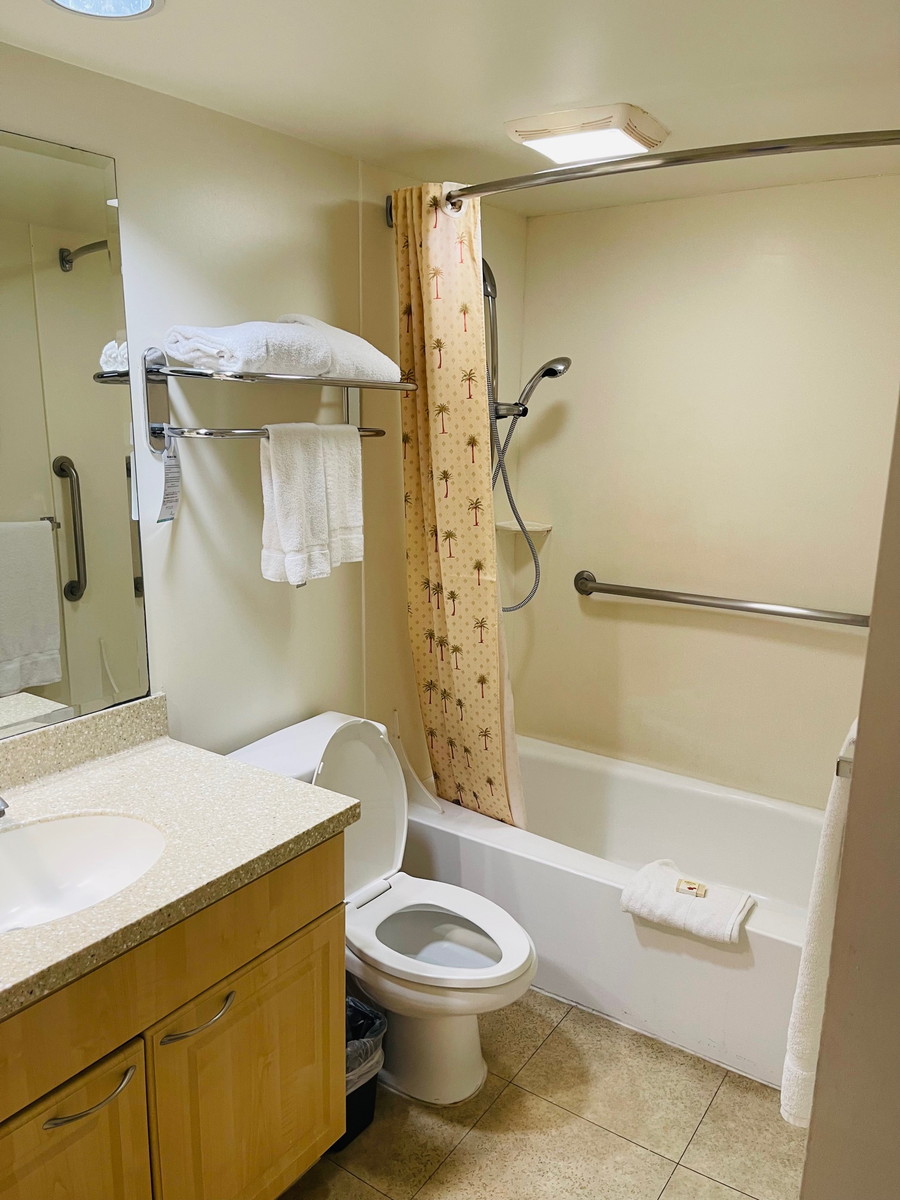 アストンワイキキサンセットのバスルーム