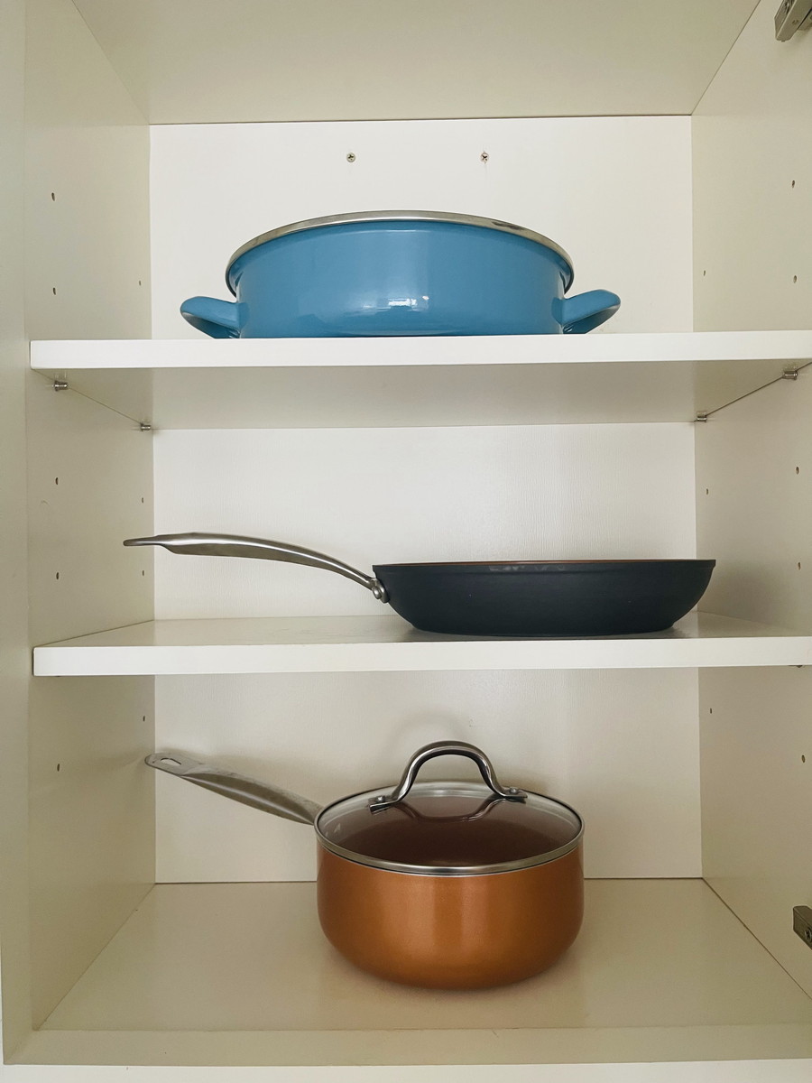 ホテルラクロワワイキキのゴールドキチネットルームのフライパン類