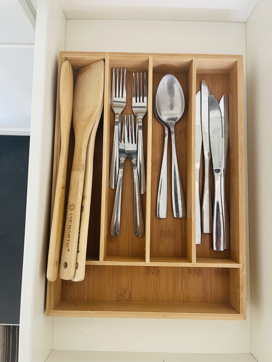 ホテルラクロワワイキキのゴールドキチネットルームのナイフやフォーク