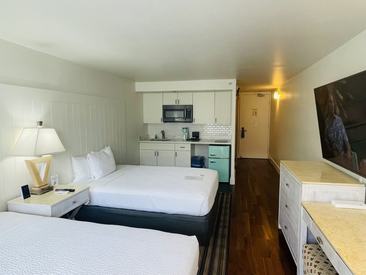 ホテルラクロワワイキキのゴールドキチネットルームの全景