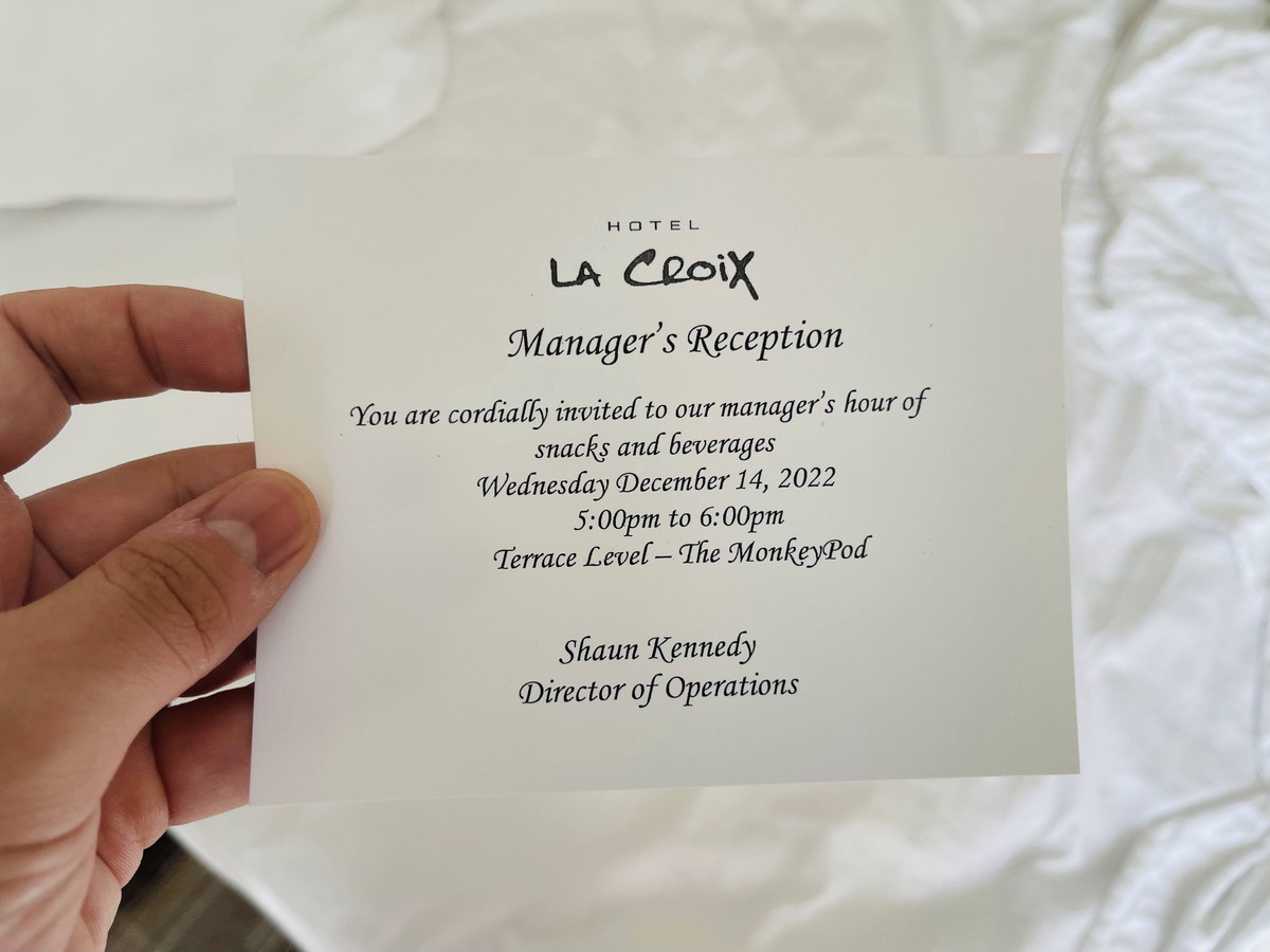 ホテルラクロワワイキキのモンキーポッドラウンジの案内