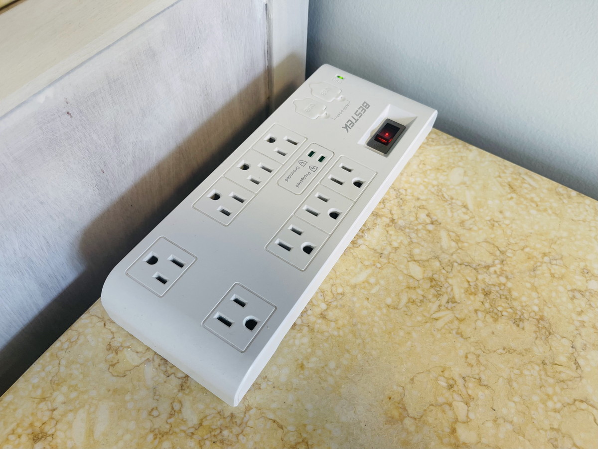 ホテルラクロワワイキキの部屋はコンセントがたくさん