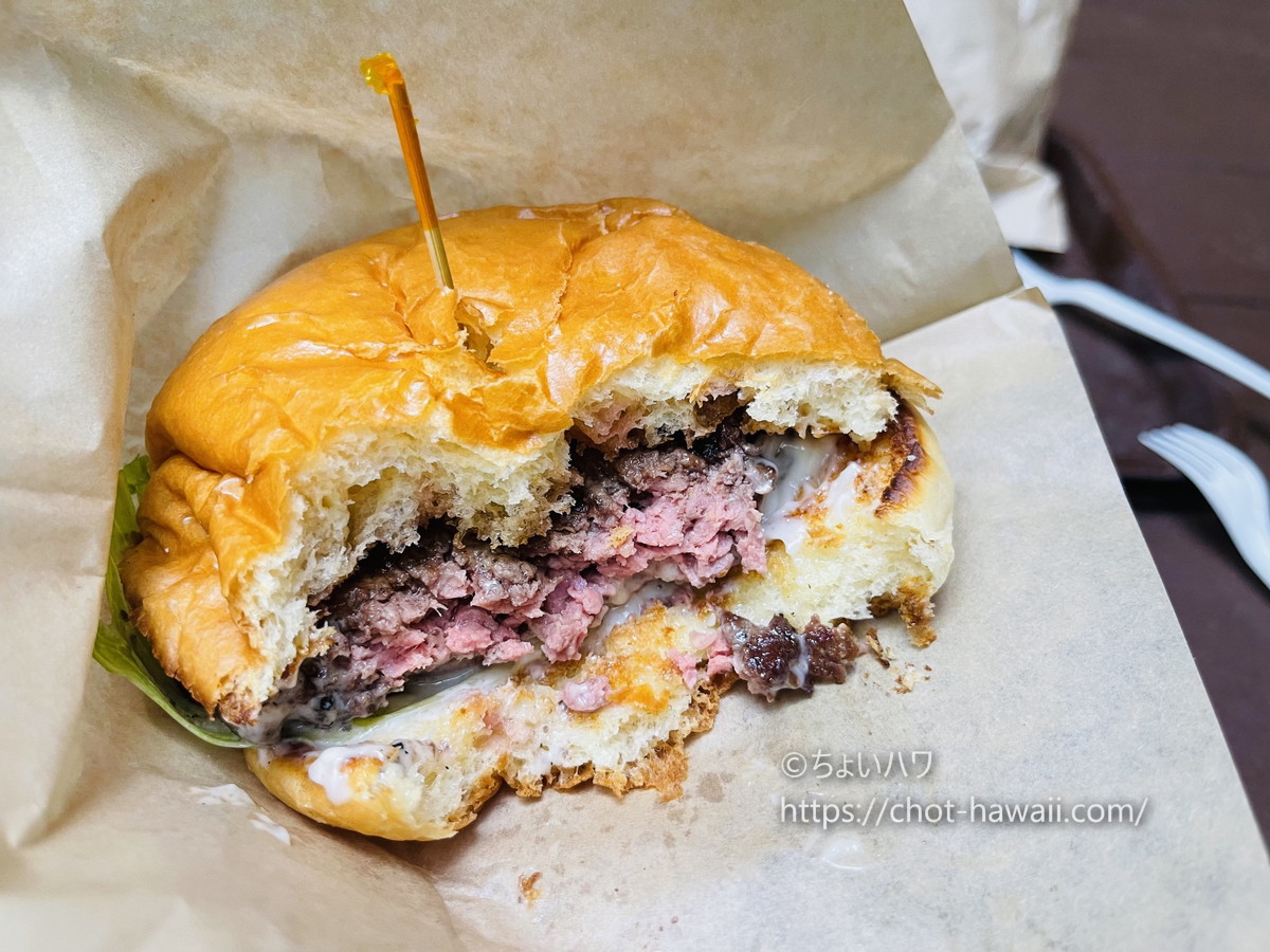 ヴィレッジバーガーのビーフバーガーの断面