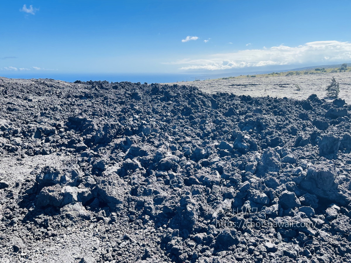 ハワイ火山国立公園（ボルケーノ）のチェーン・オブ・クレーターズ・ロードの溶岩台地
